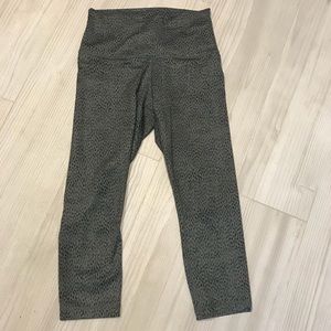 Lululemon spotted wonder under high waist crops